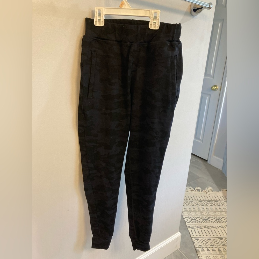 Alphalete Athletics Camo Joggers Black Size XS Soft Stretchy Drawstring